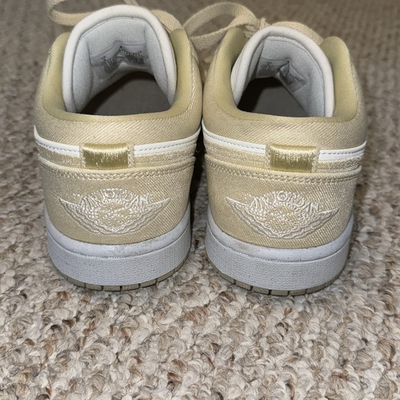 Nike Air Jordan 1 Low SE - Picture 3 of 6